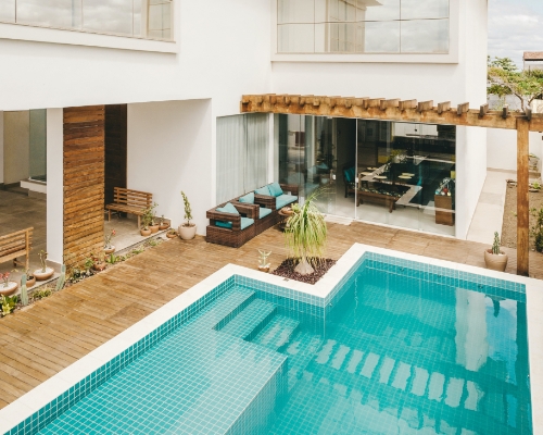 Should A Swimming Pool Be Used As A Luxury Interior Design?